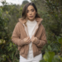 Chaqueta corta ocre mujer